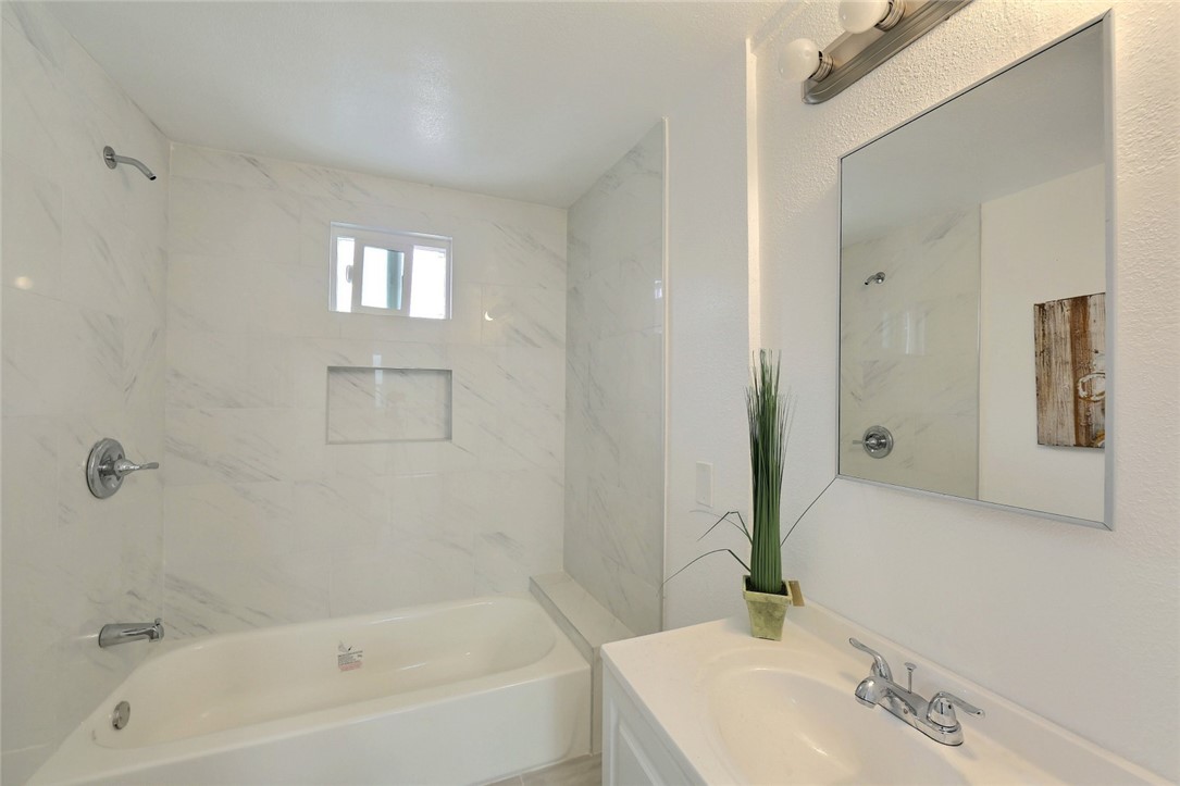 Detail Gallery Image 17 of 33 For 1925 Lemon Ave, Long Beach,  CA 90806 - 3 Beds | 2 Baths