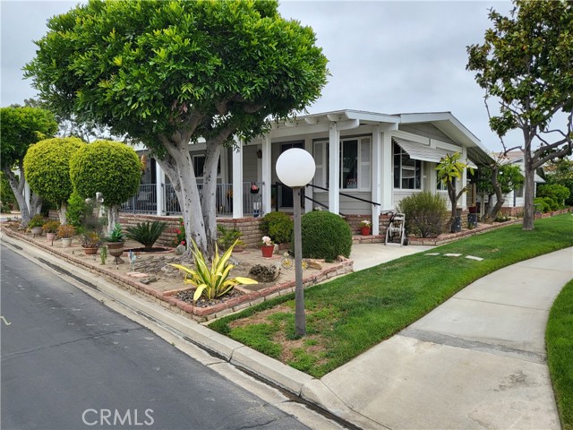 Detail Gallery Image 1 of 20 For 210 Silverlake Dr, Placentia,  CA 92870 - 2 Beds | 2 Baths