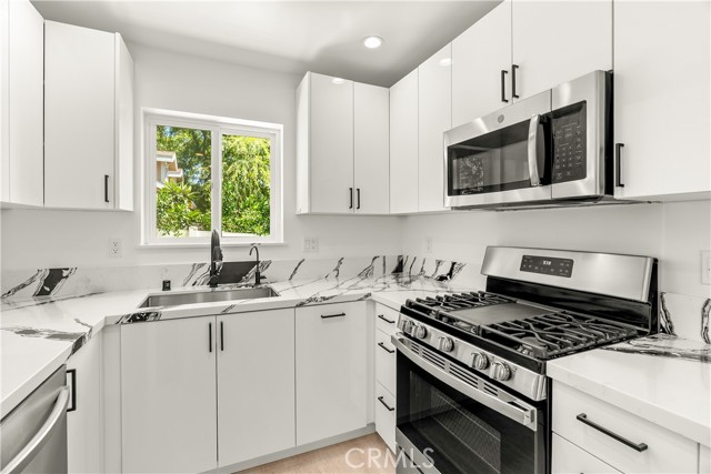 3419 Montrose Avenue, La Crescenta CA: https://media.crmls.org/medias/6fa82bf0-d91c-4a99-a5fe-1f66183f02d7.jpg