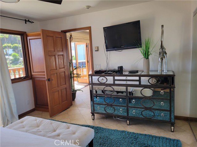 68 Playa Azul, Avalon CA: https://media.crmls.org/medias/6fa91b6c-9c26-4b6f-94ea-103d76a925b2.jpg