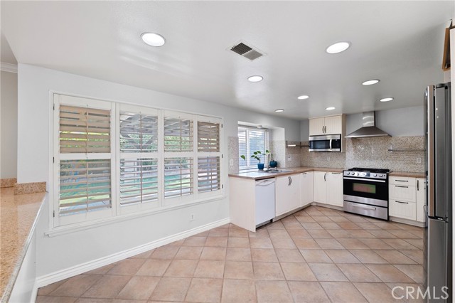 Detail Gallery Image 12 of 46 For 1791 Greenview, Corona,  CA 92878 - 4 Beds | 3 Baths