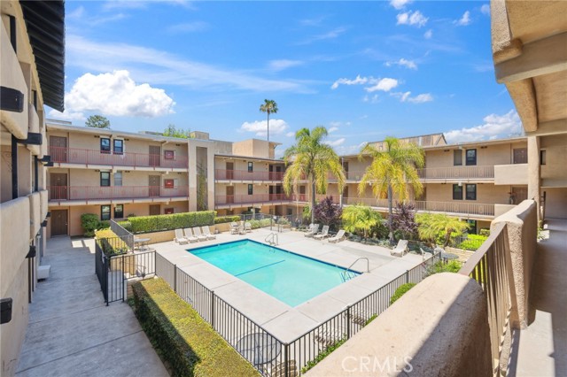 17000 Burbank Boulevard, Encino CA: https://media.crmls.org/medias/6fa9e8f9-67a9-4a70-8ed5-b9ac8aff7aee.jpg