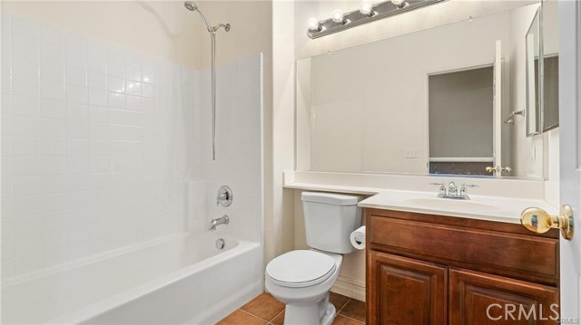 Image 26 of 65 For 13726 Kiwi Avenue