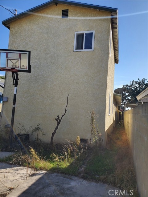 Detail Gallery Image 18 of 18 For 1933 W 43rd Pl, Los Angeles,  CA 90062 - 4 Beds | 2 Baths