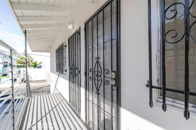 Detail Gallery Image 4 of 20 For 1116 S Berendo St #5,  Los Angeles,  CA 90006 - 2 Beds | 1 Baths