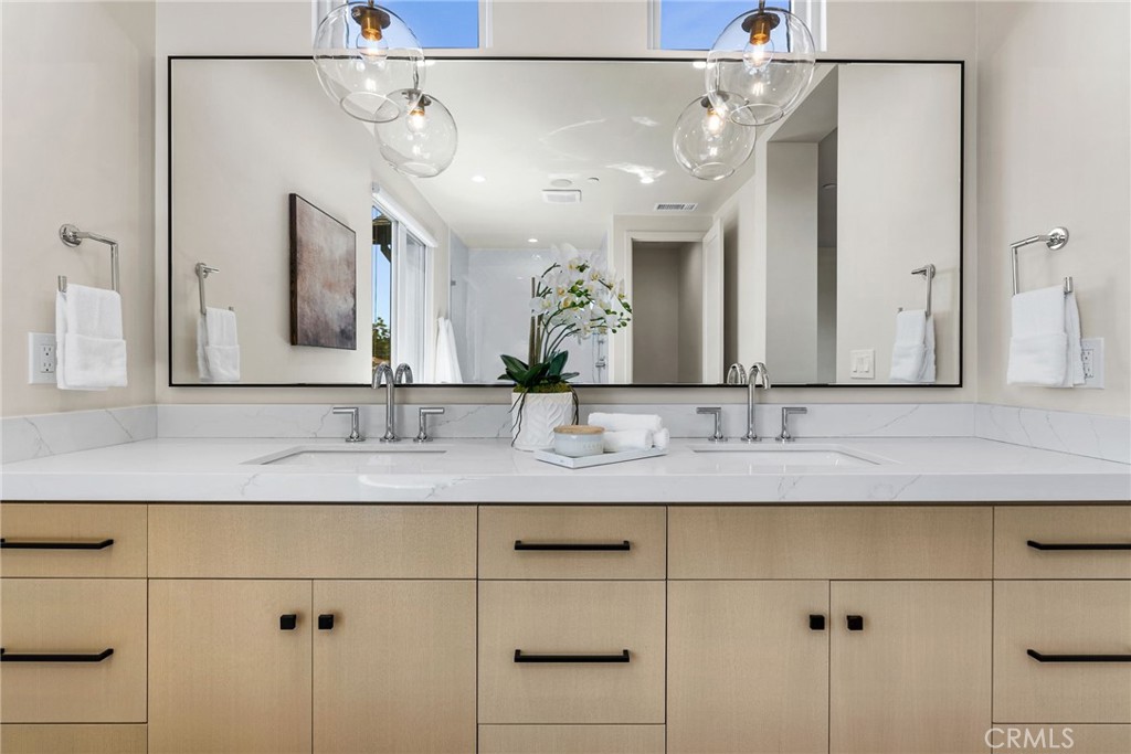 6fac1fa8 4dd3 4f19 A5dc F973418b9bf8