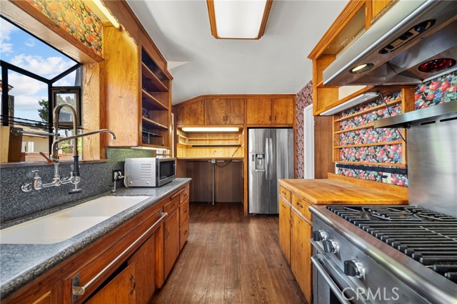 Detail Gallery Image 14 of 27 For 917 N Huntington, San Fernando,  CA 91340 - 4 Beds | 3 Baths