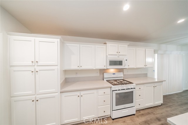 1573 Smoke Tree Road, Pinon Hills CA: https://media.crmls.org/medias/6fac7691-79e4-4bba-9877-04e4bf686c1c.jpg