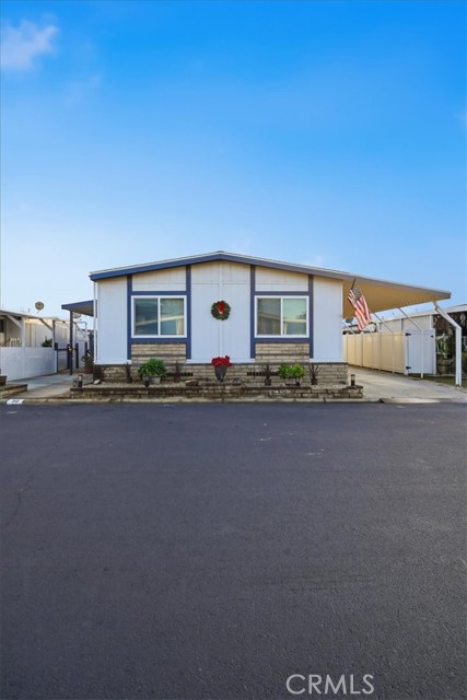 Detail Gallery Image 2 of 33 For 692 N Adele #50,  Orange,  CA 92867 - 2 Beds | 2 Baths