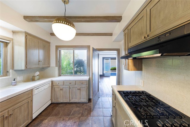 1051 Marine Drive, Laguna Beach CA: https://media.crmls.org/medias/6fad3dc3-ef23-415f-910d-4cf71430a00a.jpg