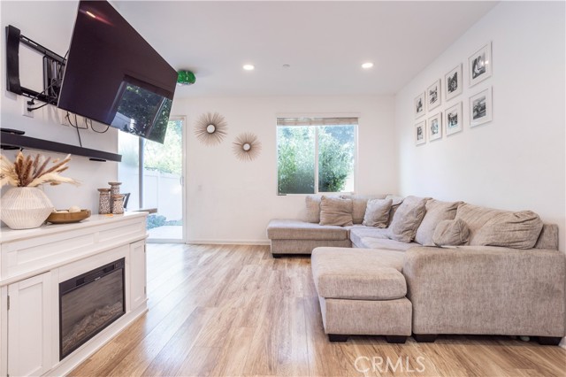 Detail Gallery Image 6 of 27 For 10261 Angel Ln, Pacoima,  CA 91331 - 4 Beds | 2/1 Baths