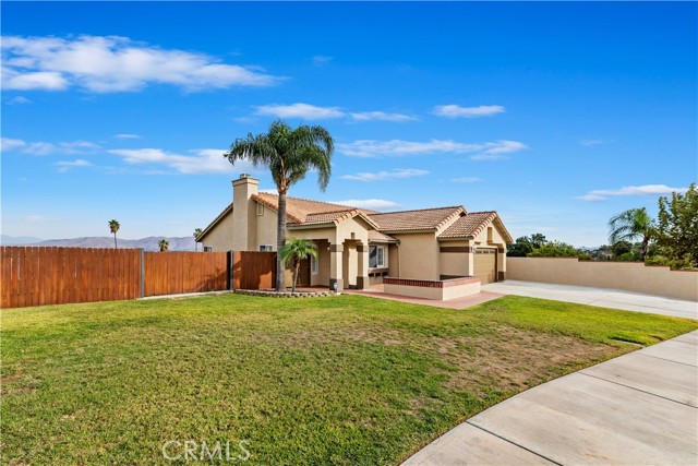 Detail Gallery Image 2 of 39 For 4296 Estrada Dr, Jurupa Valley,  CA 92509 - 3 Beds | 2 Baths