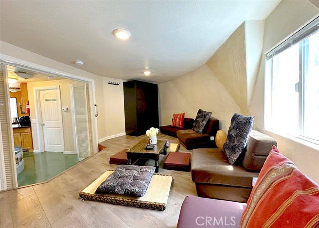 Detail Gallery Image 9 of 42 For 24998 Jewel, Crestline,  CA 92325 - 4 Beds | 3 Baths