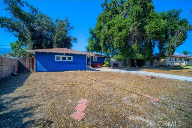 6083 Merito Avenue, San Bernardino CA: https://media.crmls.org/medias/6fb07fb2-19af-45a5-b68b-6a2da25e696a.jpg