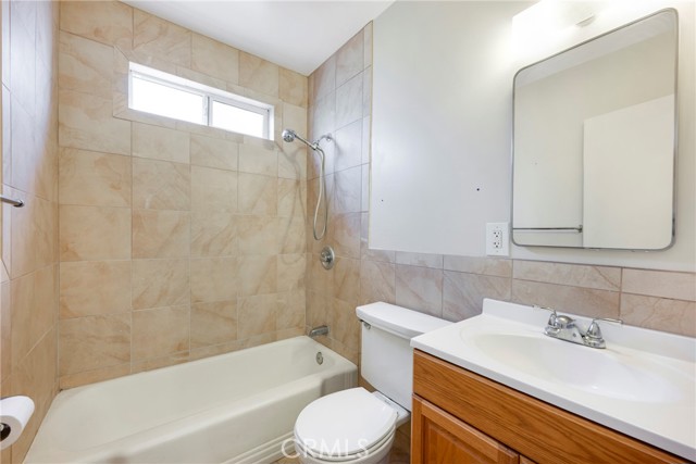 428 S Rosalinda Avenue, Azusa CA: https://media.crmls.org/medias/6fb0d47e-ec0f-4095-9380-587c0e92935e.jpg