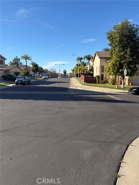 Detail Gallery Image 14 of 23 For 27610 Corte Del Sol, Moreno Valley,  CA 92555 - 5 Beds | 3 Baths