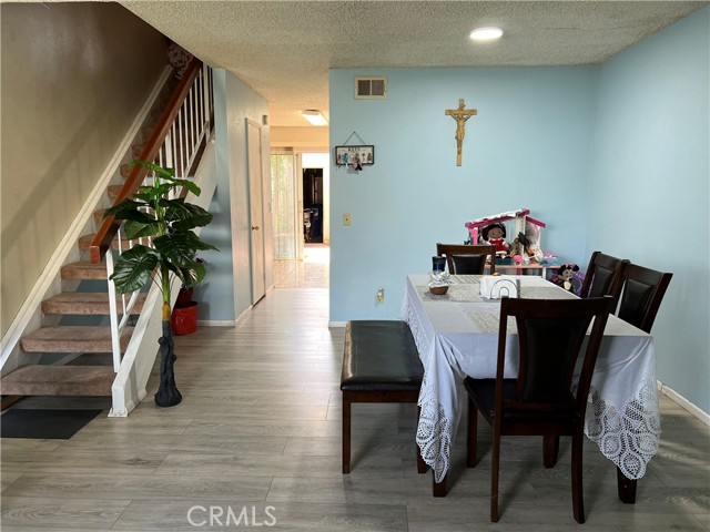 Detail Gallery Image 16 of 46 For 6551 Wystone Ave #2,  Reseda,  CA 91335 - 3 Beds | 2 Baths