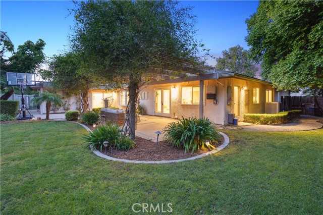 13811 Palace Way, Tustin CA: https://media.crmls.org/medias/6fb23ede-0c78-47a4-9ef3-4c7b9c705ae2.jpg
