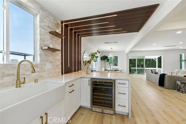 Detail Gallery Image 6 of 16 For 13021 Killion St, Sherman Oaks,  CA 91401 - 3 Beds | 2/1 Baths