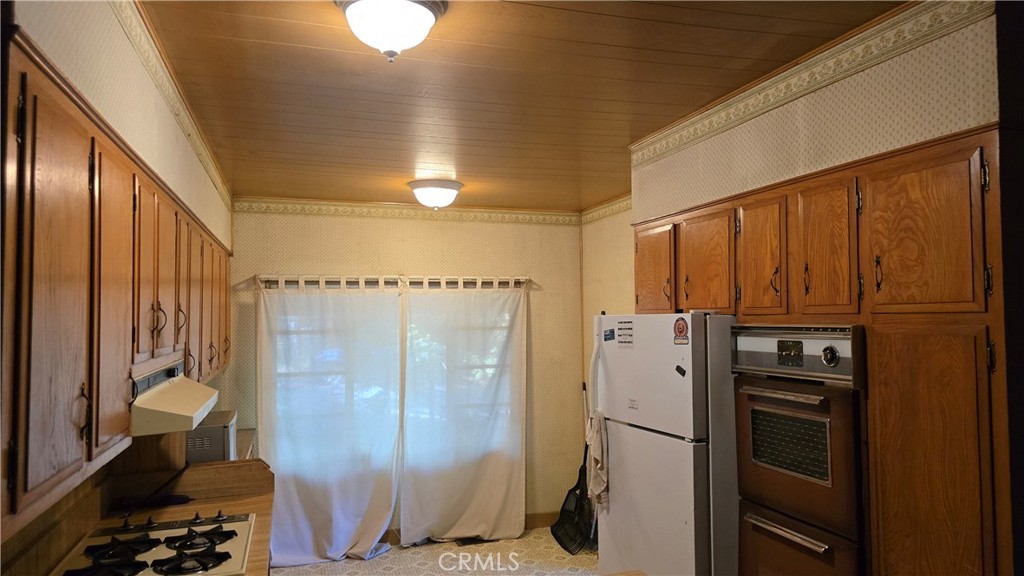 https://media.crmls.org/medias/6fb2d71f-4281-4d33-942e-640fd9196695.jpg?preset=X-Large