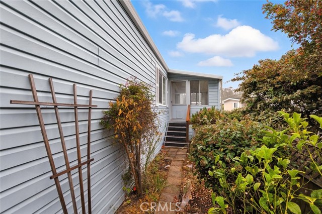 1 Driftwood Trail, Half Moon Bay CA: https://media.crmls.org/medias/6fb3595e-872d-493c-8f6f-2331849d8faf.jpg