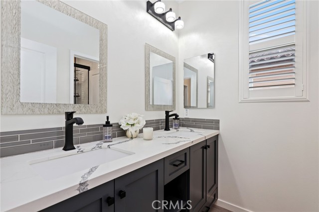 61 Fuchsia, Lake Forest CA: https://media.crmls.org/medias/6fb3874b-f798-479f-8a5d-e0a3f72ff06c.jpg