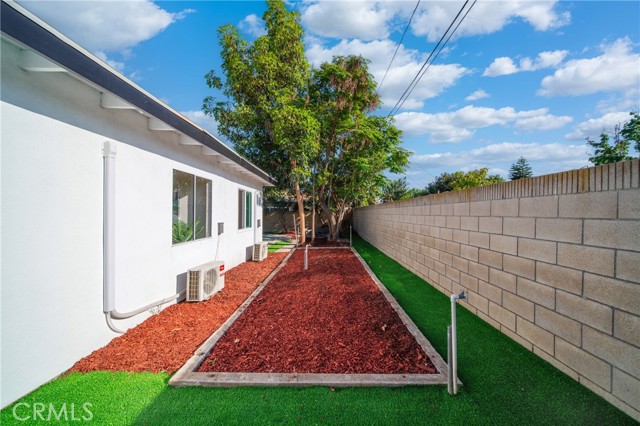 928 S Laurel St., Santa Ana CA: https://media.crmls.org/medias/6fb39e9d-05fc-4b39-b437-e83ede3d4d7f.jpg