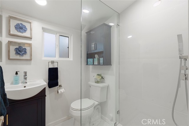 726 1/2 Esplanade, Redondo Beach CA: https://media.crmls.org/medias/6fb3bd55-b6bb-4f3c-b186-61ff4b0a6889.jpg