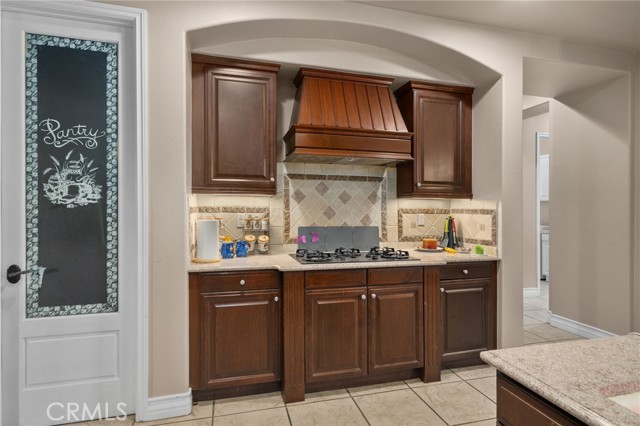 Detail Gallery Image 15 of 46 For 12065 Lamplighter Ln, Oak Hills,  CA 92344 - 5 Beds | 5/1 Baths