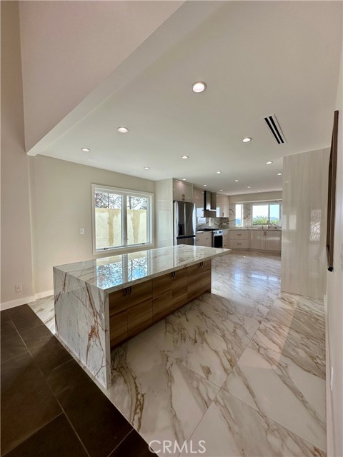 1716 Via La Paz, Burbank CA: https://media.crmls.org/medias/6fb603d2-4134-4866-b39c-ed66046efa80.jpg