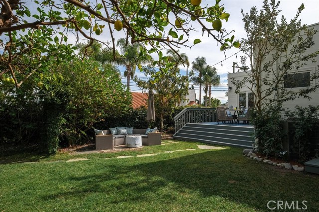 Detail Gallery Image 13 of 41 For 1659 3rd St, Manhattan Beach,  CA 90266 - 4 Beds | 3/1 Baths