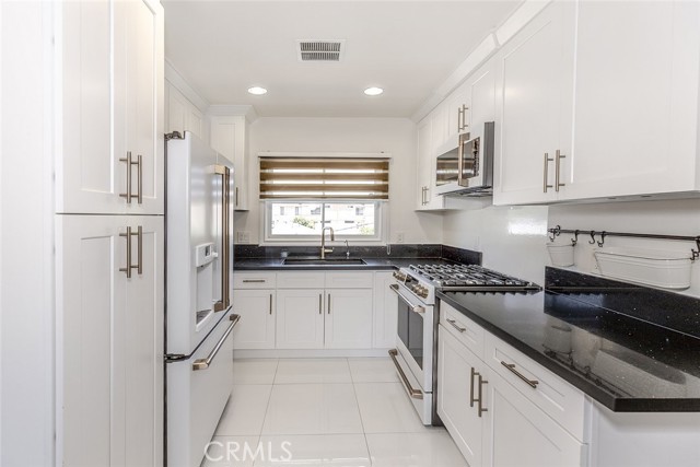 Detail Gallery Image 5 of 23 For 624 Hawthorne St a,  Glendale,  CA 91204 - 2 Beds | 2 Baths