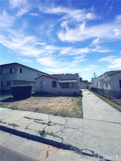 2046 S Ridgeley Drive, Los Angeles CA: https://media.crmls.org/medias/6fba10fe-e895-4c77-85d8-c0a996a05881.jpg