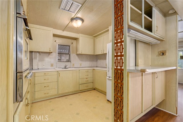2692 Highland Avenue, Highland CA: https://media.crmls.org/medias/6fba6ae1-bc12-41ec-9f97-050ab33f55a7.jpg