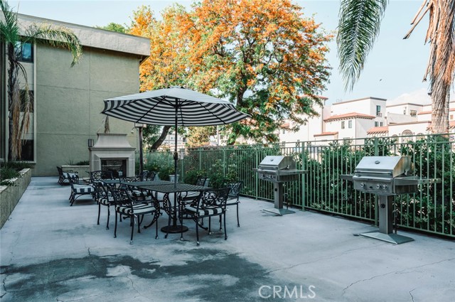 Detail Gallery Image 27 of 32 For 5009 Woodman Ave #205,  Sherman Oaks,  CA 91423 - 2 Beds | 2 Baths