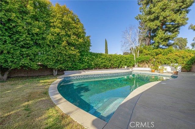 Detail Gallery Image 41 of 62 For 18621 Paseo Nuevo Dr, Tarzana,  CA 91356 - 4 Beds | 3/1 Baths