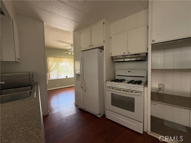 21100 State Street, San Jacinto CA: https://media.crmls.org/medias/6fbd5ce8-2407-43b3-b9ff-6f924040fc99.jpg
