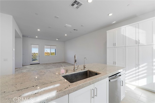 398 Merit, Irvine CA: https://media.crmls.org/medias/6fbd8b48-5268-495e-99bf-23ce276ba824.jpg