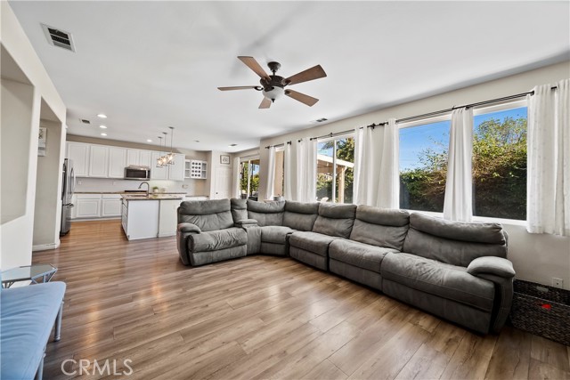 Detail Gallery Image 9 of 17 For 13413 Pelican Peak Ct, Corona,  CA 92880 - 4 Beds | 3 Baths