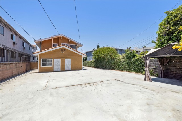 2104 Crenshaw Boulevard, Los Angeles CA: https://media.crmls.org/medias/6fbe60e3-25c4-4cb6-8162-7db3e2a555c4.jpg