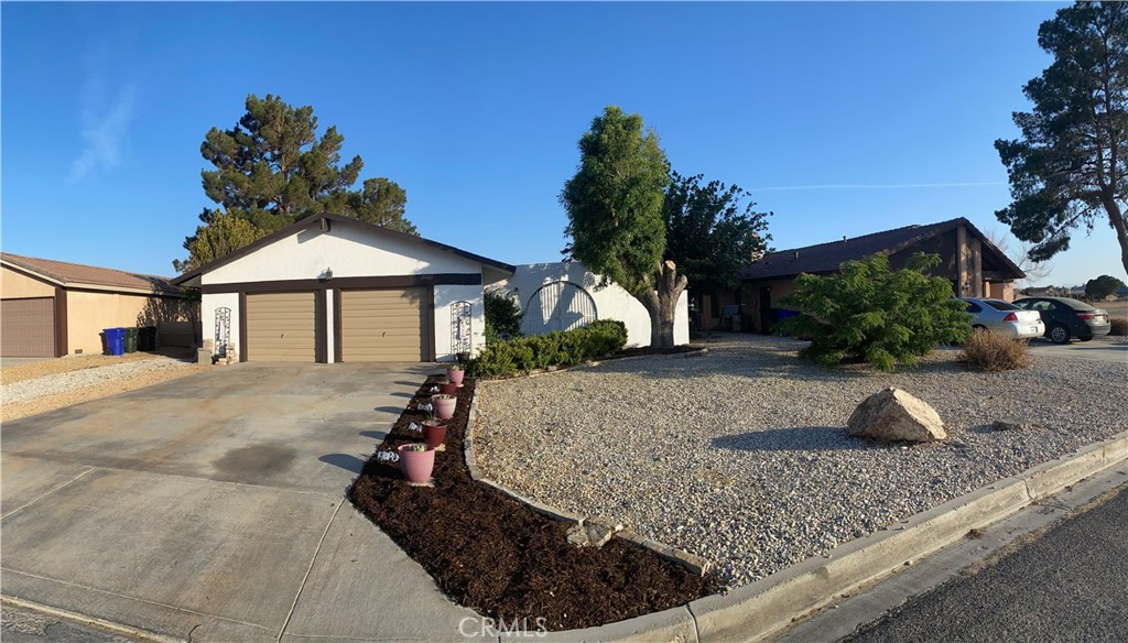 26865 Lakeview Drive, Helendale, CA 92342
