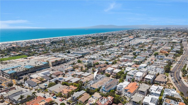 924 17th St, Hermosa Beach CA: https://media.crmls.org/medias/6fbe8c23-2018-449a-8ce3-e01306016de2.jpg