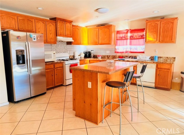 Detail Gallery Image 2 of 6 For 2932 Prospect Ave, Riverside,  CA 92507 - 4 Beds | 2 Baths