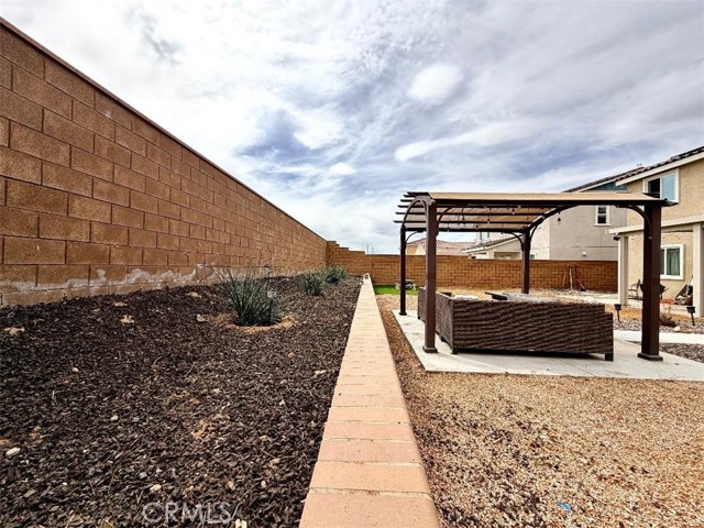 Detail Gallery Image 11 of 15 For 13073 Mill Pond Ct, Victorville,  CA 92392 - 5 Beds | 3 Baths