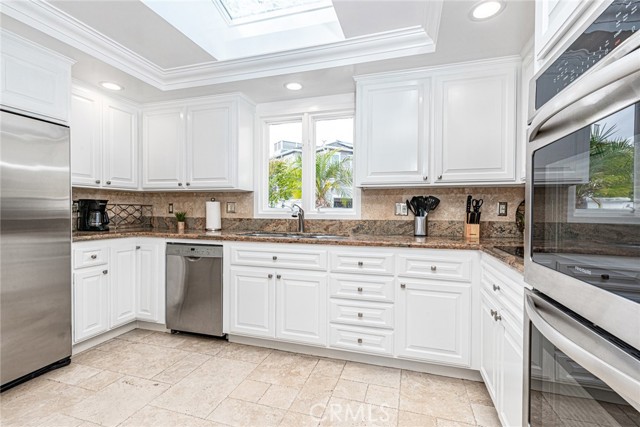 Detail Gallery Image 19 of 41 For 3717 Channel Pl, Newport Beach,  CA 92663 - 4 Beds | 2/1 Baths