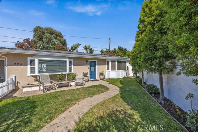 224 Pauline Place, Costa Mesa CA: https://media.crmls.org/medias/6fc0dd69-95c2-4df0-b8de-c1dd8f96d3cb.jpg