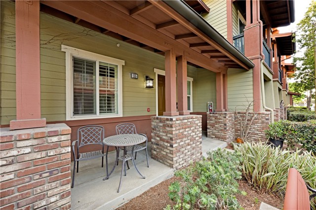 Detail Gallery Image 4 of 28 For 155 Zephyr Run, Tustin,  CA 92782 - 3 Beds | 3/1 Baths