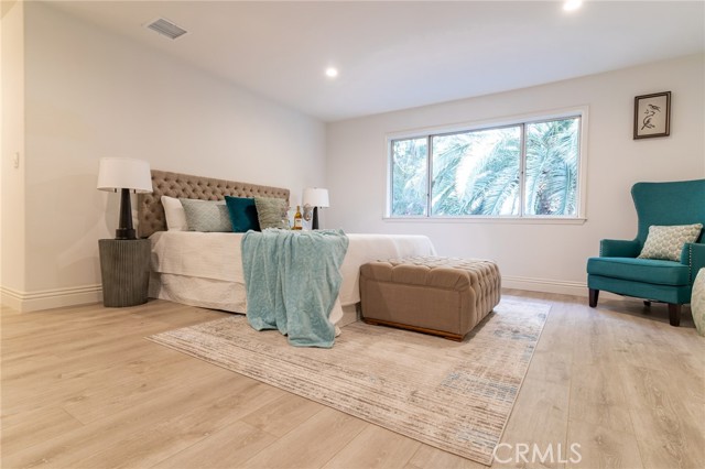 Detail Gallery Image 40 of 61 For 19300 Yolie Ln, Tarzana,  CA 91356 - 5 Beds | 3/1 Baths