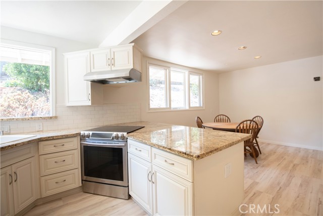 2475 Sunset Drive, Riverside CA: https://media.crmls.org/medias/6fc327d1-e787-4458-a9e1-e346b2b95189.jpg