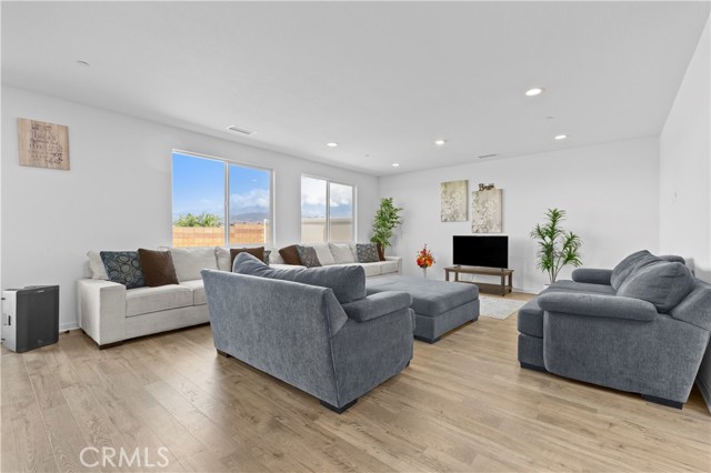 Image 4 of 44 For 36780 Arietta Way